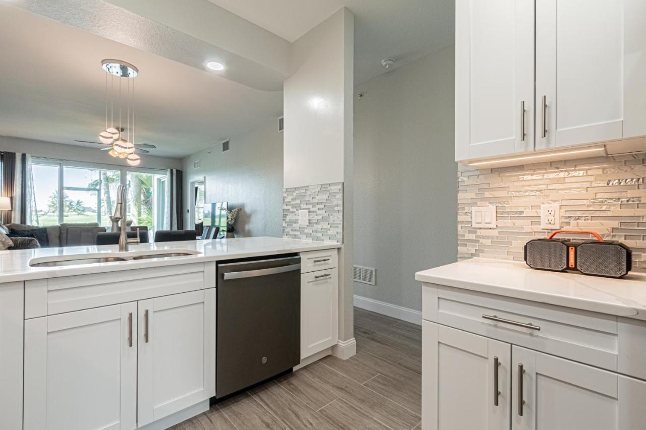 Greenlinks At Lely Luxury White Orchid Fully Renovated Modern 1St Floor 3Bdr Golf Resort Villa Naples Exterior photo